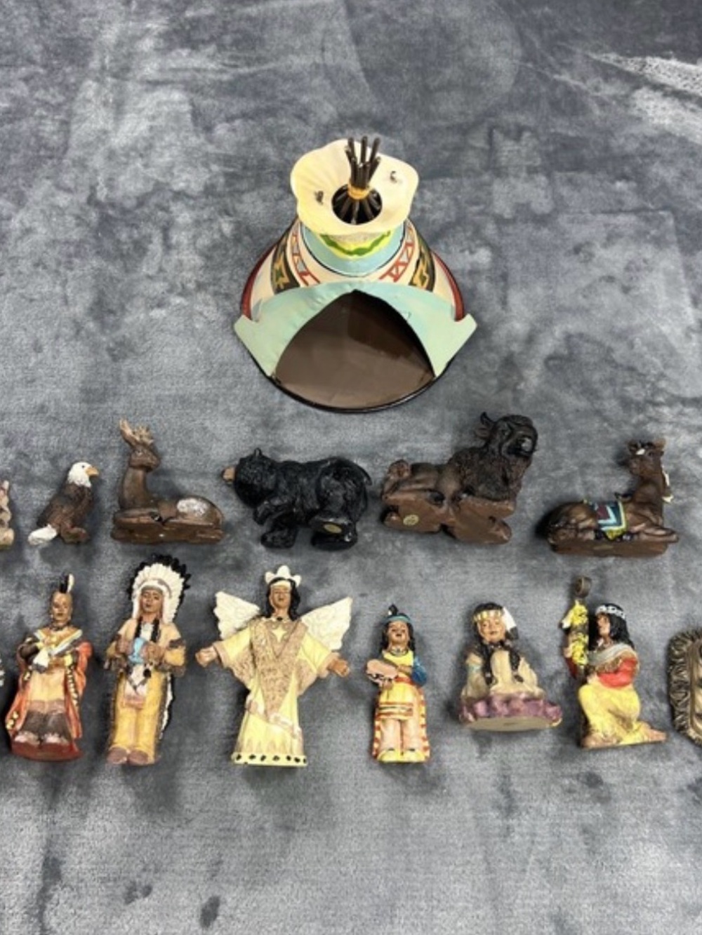 Native American Nativity Set. 15 pcs by WMG